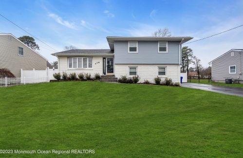 476 Aurora Dr, Bricktown, NJ 08723-5061