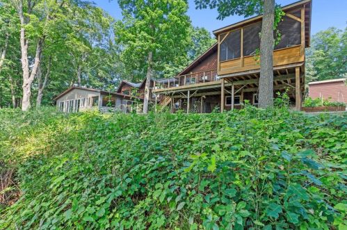 399 Ridge Rd, East Farmington, WI 54020-8097
