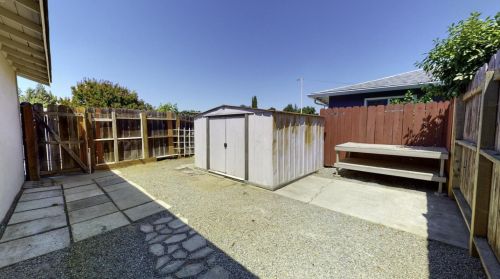 420 Sherwood Dr, Gilroy CA  95020-4221 exterior