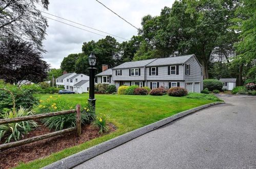49 Surrey Ln, Glastonbury, CT 06033-3258