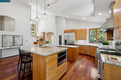 8 Fern Way, Orinda CA  94563-3810 exterior