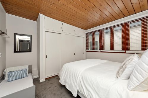 77 Lakeview Dr, Lake Geneva WI  53147-9701 exterior