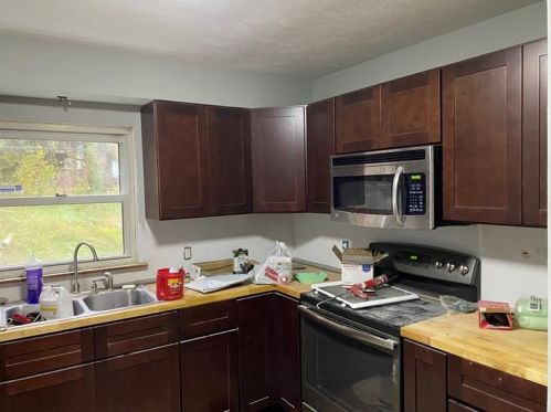 332 Iroquois Dr, New Kensington, PA 15068-2116