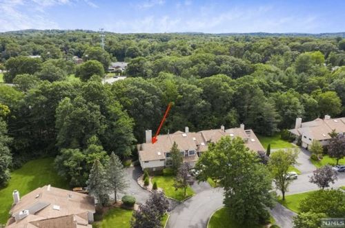 43 Bentley Dr, Franklin Lakes NJ  07417-1941 exterior