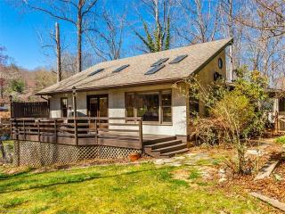 17 Bee Ridge Rd, Asheville, NC 28803-9402