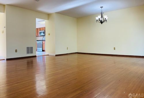 3 Highview Dr, Woodbridge NJ  07095-3905 exterior