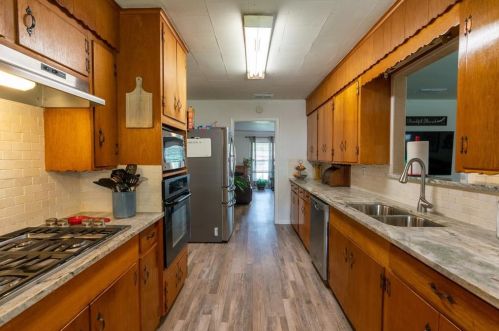 906 Lakewood St, Greenville TX  75401-2144 exterior