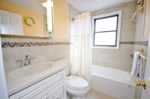 26 Birch St, Waterbury CT  06704-3806 exterior