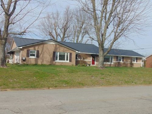 404 Robins St, Lawrenceburg, TN 38464-2325