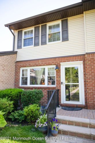1012 Tammy Ct, Bricktown, NJ 08724-7184