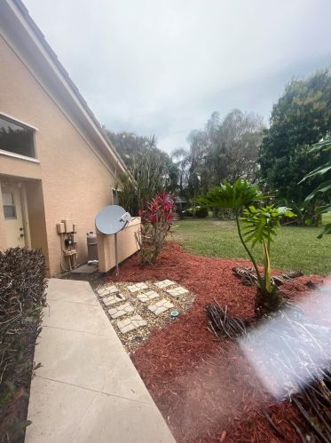 1306 Cottonwood Cv, Fort Pierce FL  34986-2002 exterior