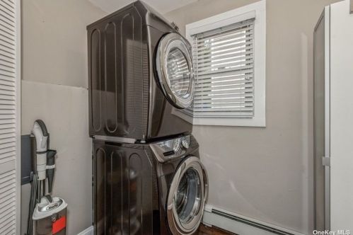 17 Teed St, Huntington Station NY  11746-4331 exterior