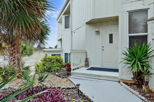 3587 Central Ave, Flagler Beach, FL 32136-4131