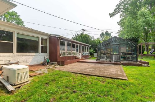 14 Cypress Ave, Great Neck NY  11024-2004 exterior