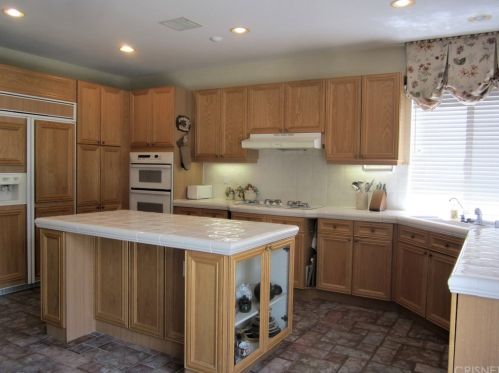 28067 Liana Ln, Santa Clarita, CA 91354-1483