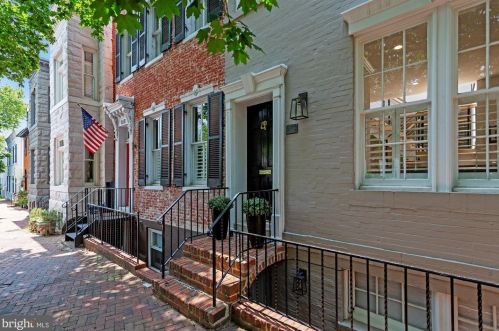 1670 34th St, Washington, DC 20007-2746