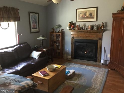 3533 Hopkins Dr, Wilmington DE  19808-2914 exterior