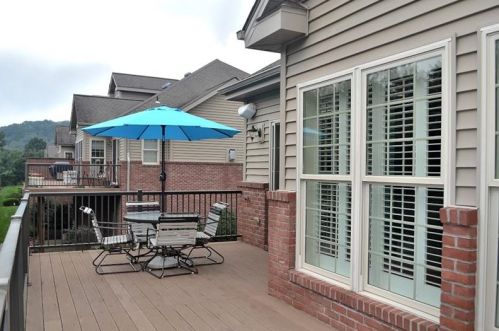 2362 Willow Run Ct, Gibsonia PA  15044-8112 exterior