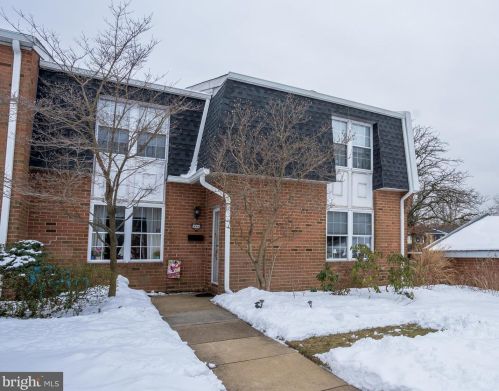 2066 Harbour Dr, Palmyra, NJ 08065-1114