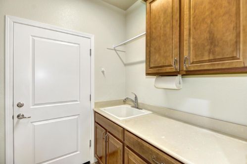 9860 Westminster Way, Elk Grove CA  95757-5124 exterior