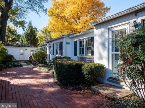 1606 Windybush Rd, Wilmington DE  19810-4442 exterior