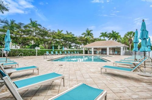 15533 Marcello Cir, Naples FL  34110-2836 exterior