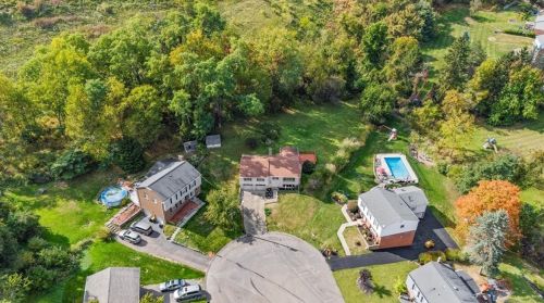 1072 Waldwick Dr, Pittsburgh, PA 15237-4056