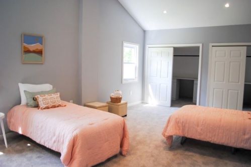 2 Butterfield Ln, Stratham NH  03885-2344 exterior