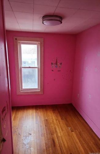 38 Crescent Pl, Middletown NY  10940-5627 exterior