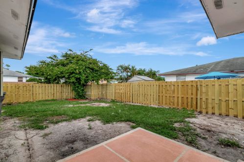 5292 Cannon Way, West Palm Beach FL  33415-3700 exterior