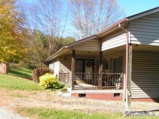 33 Allis Chalmers Dr, Burnsville, NC 28714-5776