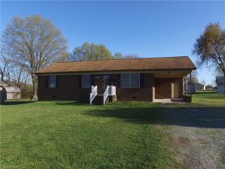 1027 Apple St, Burlington, NC 27217-1605
