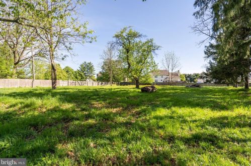 1704 Dreshertown Rd, Dresher PA  19025-1303 exterior