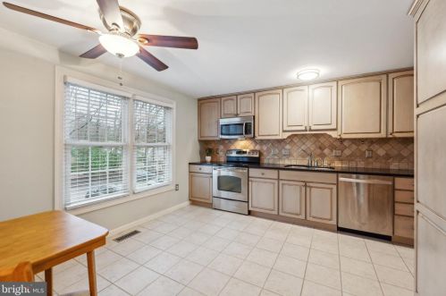 8112 Rhodell Ln, Springfield VA  22153-2918 exterior