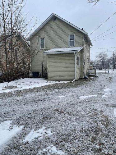 564 Oak St, Marion, OH 43302-2207