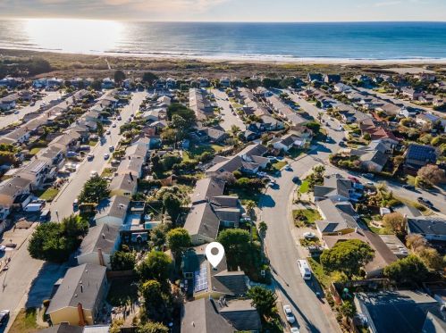 425 Casa Del Mar Dr, Princeton By The Sea, CA 94019-1413
