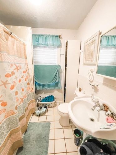 46 Grv St, Putnam CT  06260-2129 exterior