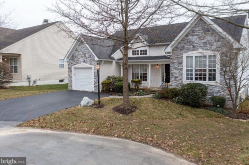 2204 Potters Mill Cir, Downingtown, PA 19335-1495