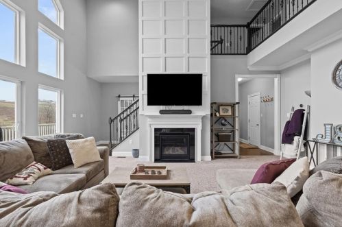 1350 Sandstone Dr, Mc Donald PA  15057-2592 exterior