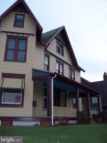 104 Commerce St, Harrington DE  19952-1057 exterior