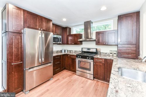 3027 Crane Dr, Falls Church VA  22042-3004 exterior