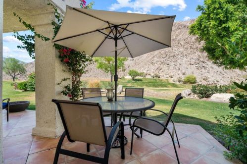 49205 Avenida Vista Bonita, La Quinta CA  92253-2534 exterior