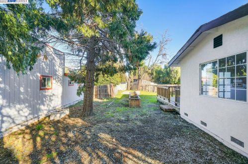 2954 Clearland Cir, West Pittsburg CA  94565-3243 exterior