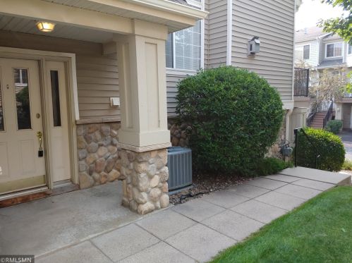 2386 Eagle Trace Ln, Saint Paul, MN 55129-4285