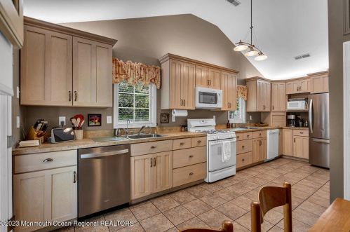 111 Autumn Rd, Lakewood NJ  08701-1622 exterior