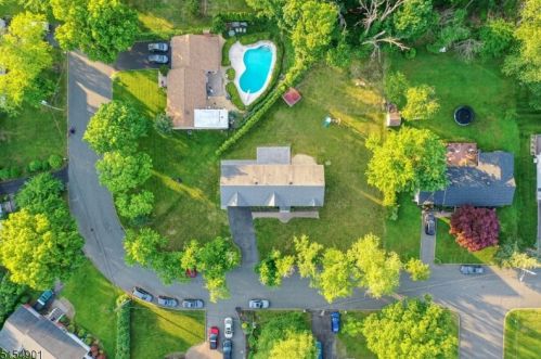 23 Alan Dr, Parsippany NJ  07054-4101 exterior