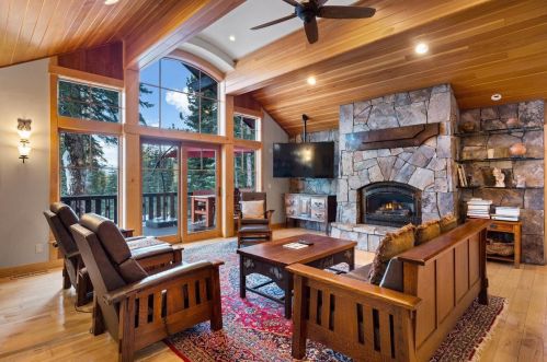 14115 Ski Slope Way, Truckee CA  96161-7030 exterior