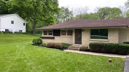 1120 Westbrooke Pkwy, Waukesha, WI 53186-2325