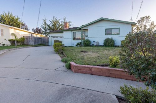 3002 Liberty Ct, Marina CA  93933-3619 exterior