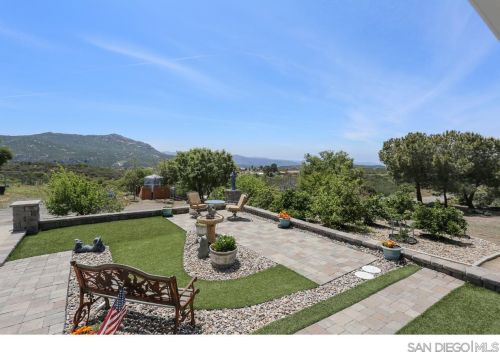 1529 Montecito Vis, Alpine CA  91901-2317 exterior